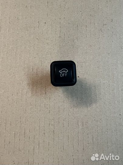 Кнопка противоугонной системы Skoda Rapid