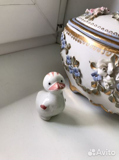 Конфетница и статуэтка