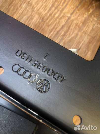 Кронштейны блоков навигации и телефона Ауди А8