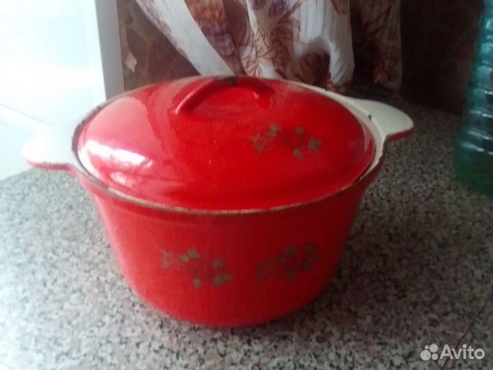 Кастрюля чугунная эмалированная СССР