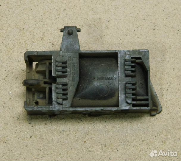 Ручка двери зад. левой внутренняя VW Golf 2