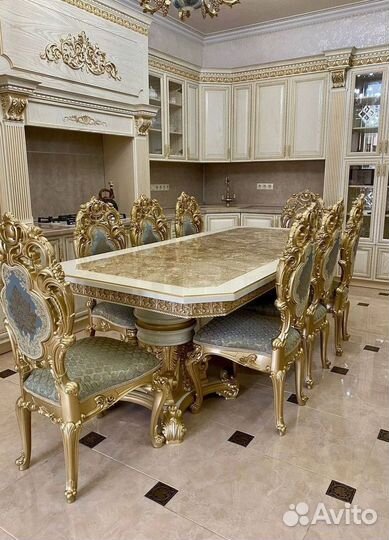 Стол кухонный и стулья