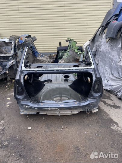 Renault logan Задняя часть кузова