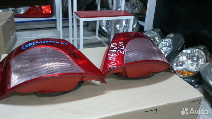 Стоп сигнал тойота витц SCP90 2006г