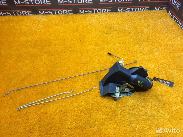 Замок двери задний правый Mercedes-Benz C-Class