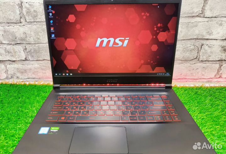 144GHz MSI i5 9300H / RTX 2060 / RAM 16 /SSD 256