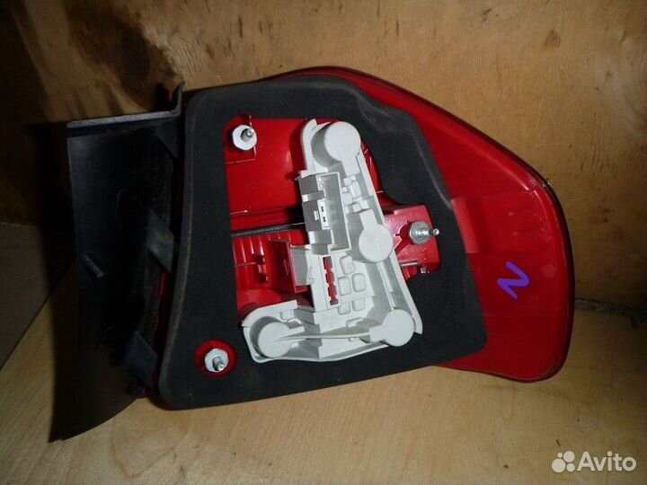 Фонарь задний наружный левый BMW E90/E91 2005