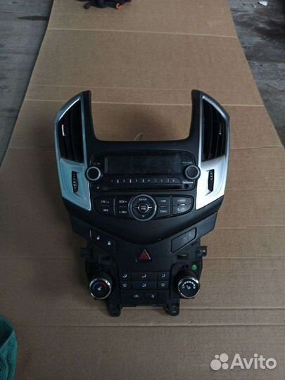 Рамка магнитолы без дефлекторов Chevrolet Cruze