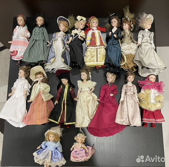 Кукла фарфоровая