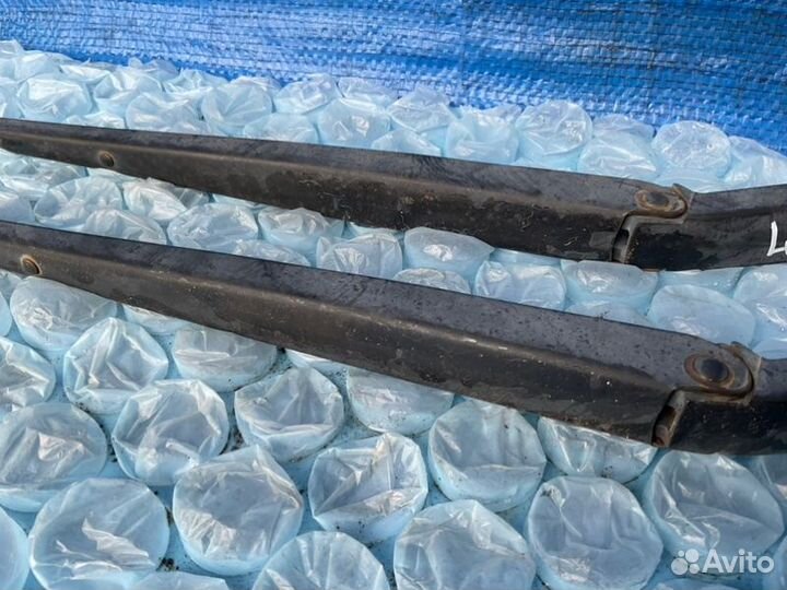 Поводки дворников передние Nissan Titan A60 5.6L