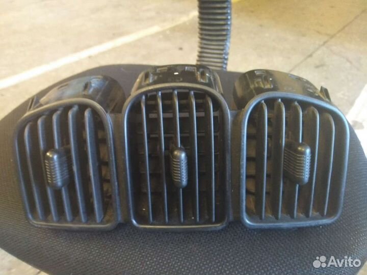 Решетка воздуховода Додж Караван