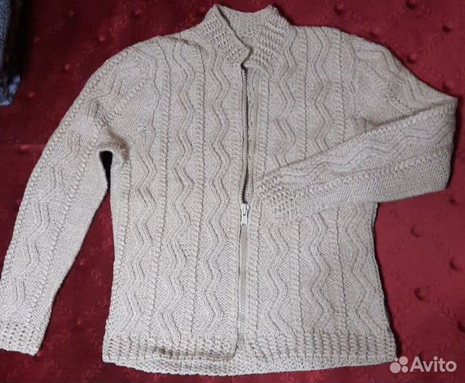 Шерстяные свитера вязаные