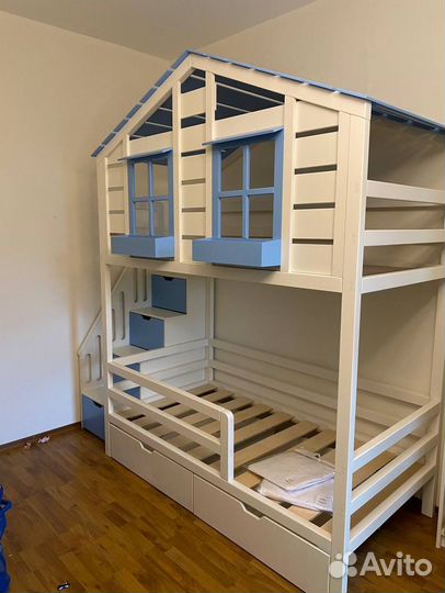 Детская двухъярусная кроватка домик