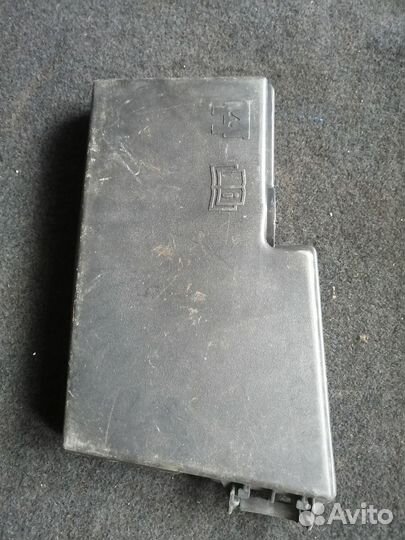 Крышка блока предохранителей Ford Focus 2