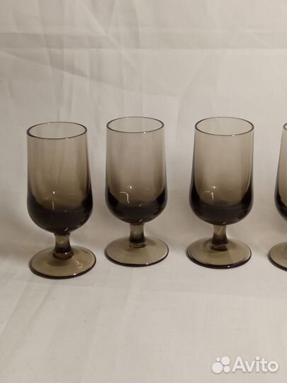 Комплект рюмок на ножке. Темное стекло