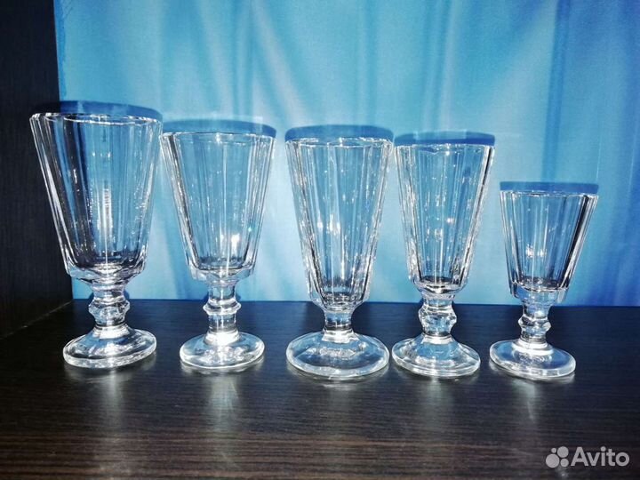 Рюмки лафитники, графины всё хрусталь