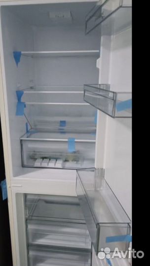 Холодильник новый бежевый мрамор