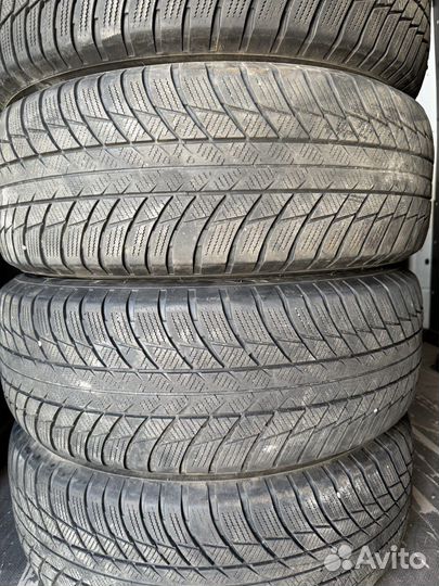 Bridgestone Blizzak LM-001 225/60 R18 104H