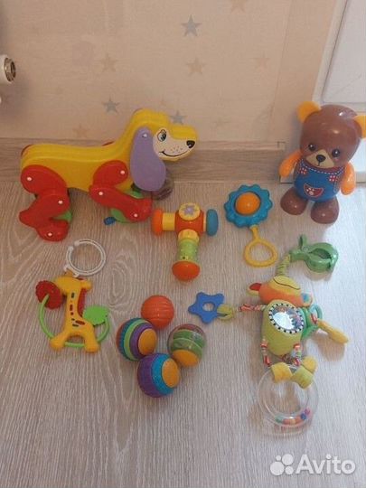 Развивающию игрушки до года
