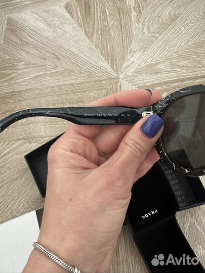 Солнцезащитные очки женские prada