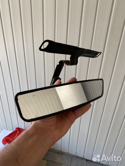 Зеркало заднего вида