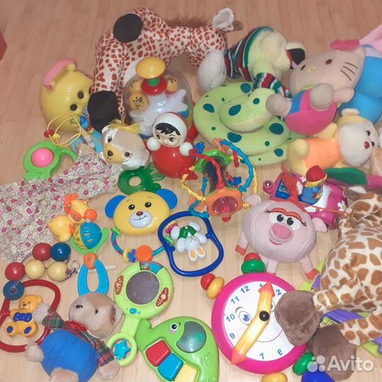 Погремушки, развивающие игрушки