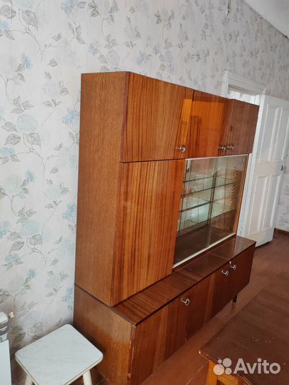 Трильяж с зеркалом, серванты, полки, стол