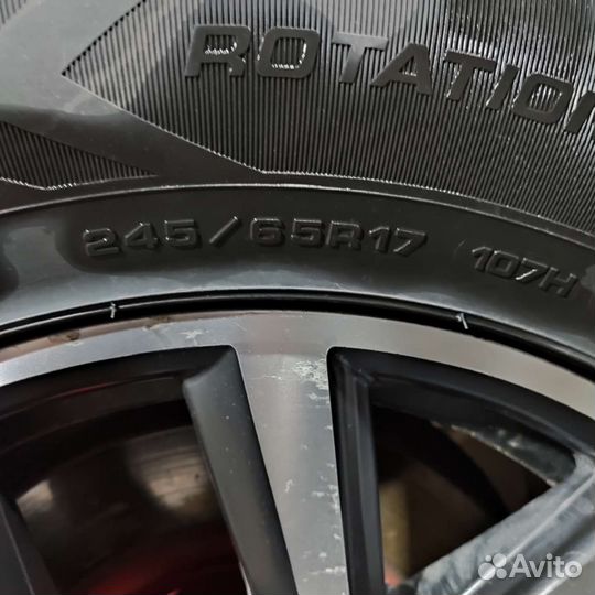 Goodyear UltraGrip 245/65 R17 107