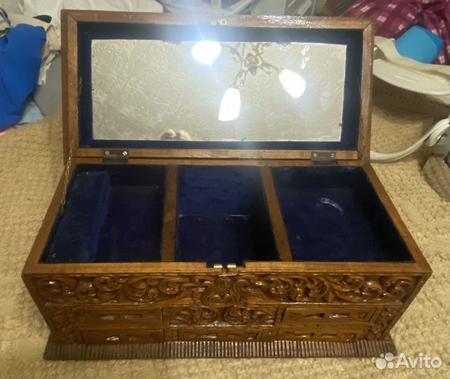 Шкатулка старинная резная
