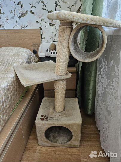 Домик лежанка для кошки с когтеточкой