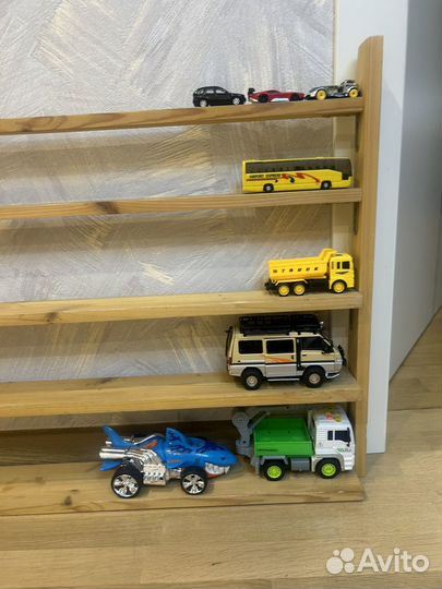 Полка для коллекции машинок