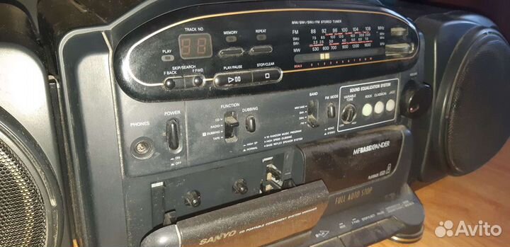 Магнитофон sanyo