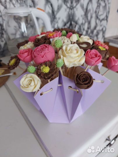 Сладкие букеты из шоколада