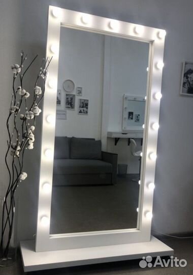 Зеркало напольное с подсветкой