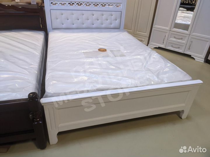 Кровать массив