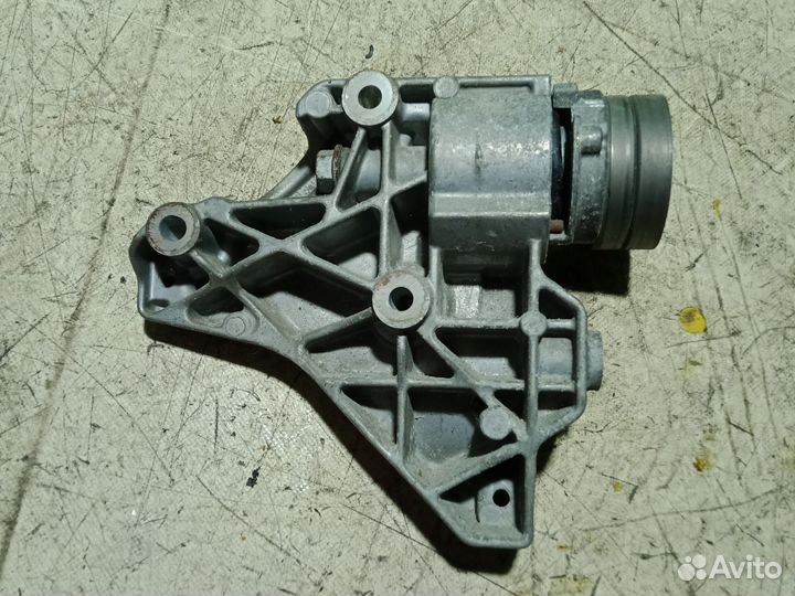 Кронштейн компрессора кондиционера Volkswagen