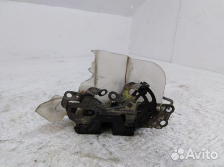 Замок двери задней левой