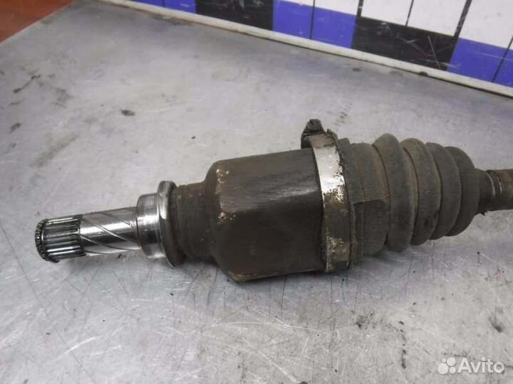 Привод левый Renault Megane K4M 2005