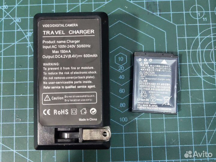 Зарядное устройство и аккумулятор Nikon EN-EL12