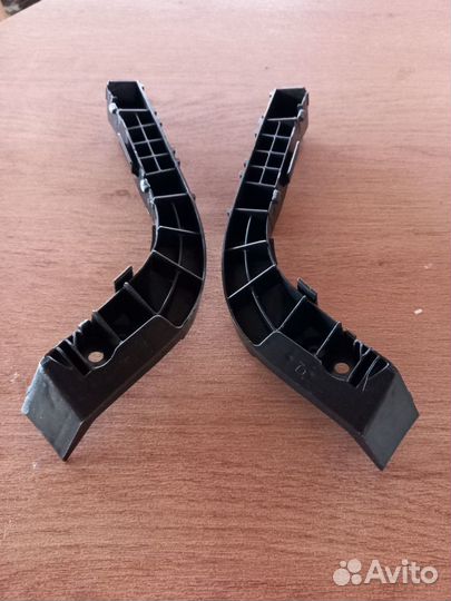 Направляющая переднего бампера Hyundai Elantra HD