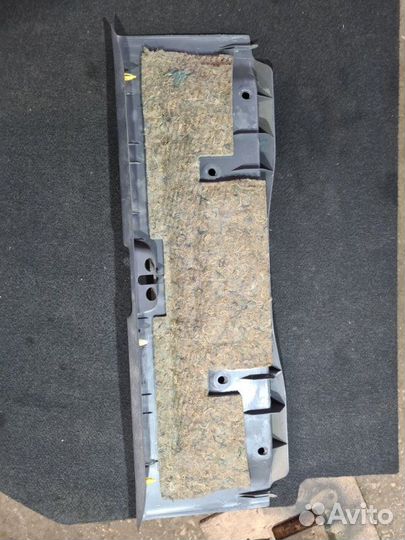 Накладка замка багажника Mitsubishi Lancer 9 4G18