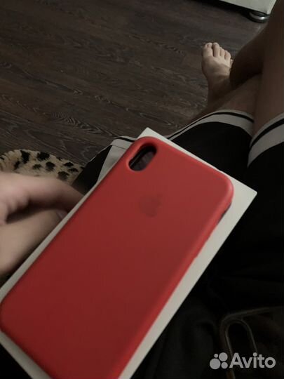 Коробка на iPhone xr и 2 чехла