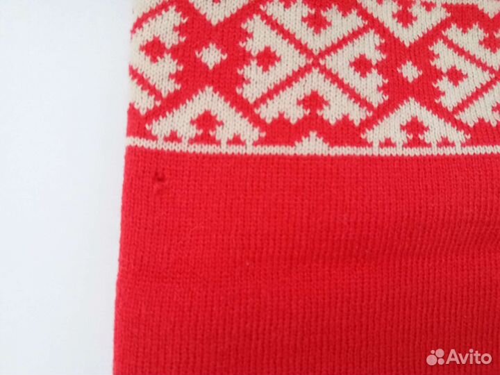 Шапка с помпоном Олень Красная