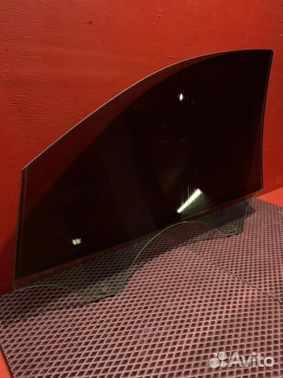 Стекло двери переднее правое Audi A8 D4 cdda 2012