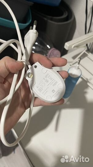 Электрическая зубная щетка oral b