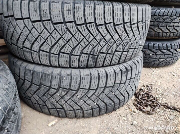Pirelli Ice Zero FR 205/55 R16