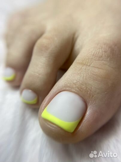 Маникюр и педикюр