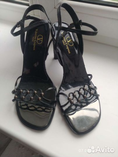 Босоножки лаковые, очень красиво смот
