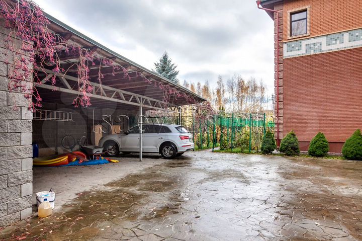 Дом 536,4 м² на участке 26 сот.