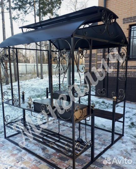 Мангал с крышей